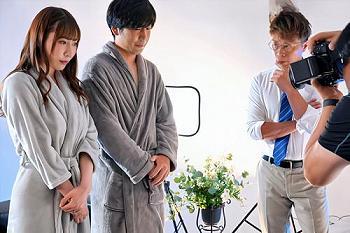 【人妻NTR】「このままじゃ仕事が進まないんだよ！」夫の上司にヌードモデルにさせられた巨乳人妻！