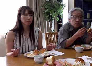 【フェラお母さん】旦那に秘密の近親エッチに悶え狂って息子に精子注がれるエロ妻