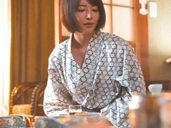 【人妻レイプ】社員旅行の温泉旅館でエロ巨乳妻がクズ男たちに狙われ…クビになった逆恨みで鬼畜な輪姦乱交で連続中出しレイプ