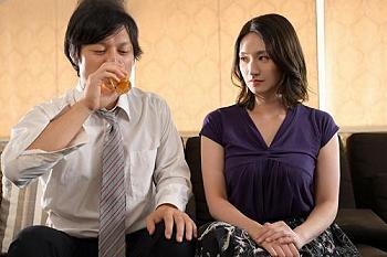 ＜人妻NTR＞「妻を信じていました…」旦那の後輩に堕ちた爆乳妻！