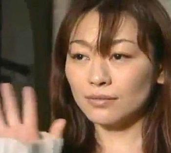 【ヘンリー塚本作品】「お義兄さん…またうちに来たら抱いてください。」夫のいない昼間、義兄と体の関係を持ってしまった人妻。