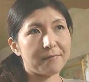 【ヘンリー塚本作品】「また姉ちゃんのおま●こ使いに来たの？」夫が出社するとやってくる弟。人妻は弟のマラを咥えると…