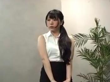 【美人秘書×悶絶】ローターやバイブで責められてお尻を振り乱しちゃう！クンニされるとマン汁溢れ出してしまうｗ