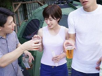 【人妻レイプ】会社での2泊3日キャンプに旦那と参加するエロ巨乳妻…泥酔して凌辱強姦された事をきっかけに言いなり肉便器調教