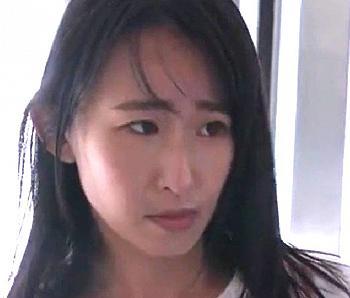《ながえスタイル》「酔っぱらってしまい…気づいたら精液まみれで寝ていました…」職人たちの飲み会に参加した人妻。酒に酔った