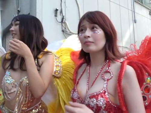 ［事故レベル＼クジラお膣サンバ娘］やだやだお小便。ナンパされた美巨乳がた汗だくで聖水まみれのお膣に欲しがる企画wwwwww