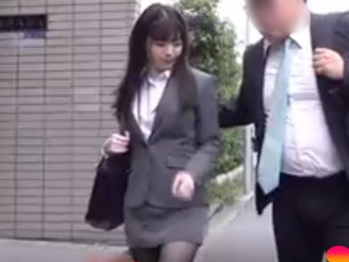 『NTR~小柄OL＼槙いずな』Rエロ動画］やだぁ~お膣壊れちゃう。鬼畜巨漢の上司が美少女のような部下を犯しちまうぜwwww