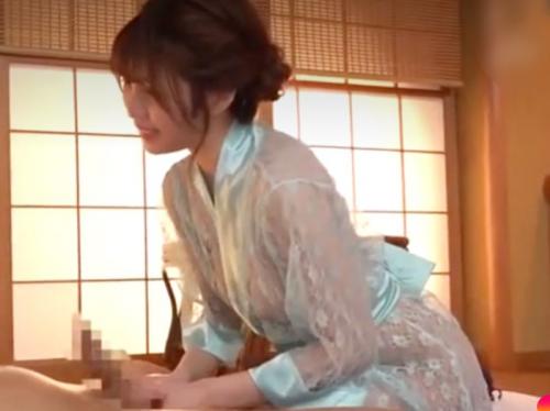 ［風俗サービス/おもてなし庵…若女将］睾丸マッサージしますね。シースルー着物の人妻がカニプレスで射精管理、エロ動画wwwww