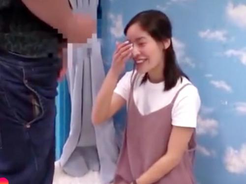 ［マジックミラー号/中出し‥産後処女妻］やめてぇセンズリ。お久し棒でお膣ビショ濡れにした母親が立ちバック注入させるぜwwwww