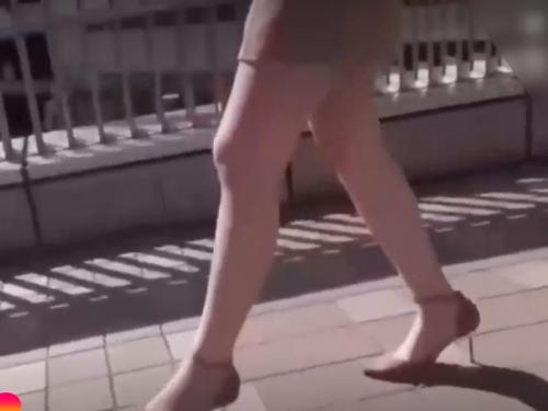 ［マジックミラー号/チカン撃退訓練］あうっパンツ染み出来ちゃう。シースルーの女子高生コスのお姉さんが3P乱交に完堕ちwwwww