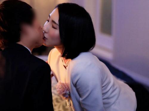 〔浮気義理母親＼息子筆おろしドラマ〕キス…ぃぃぉ卒業祝いに生で。母性が壊れた美魔女が近親者を大人にしちまうwwwww