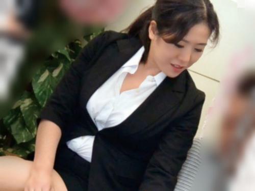 ［中出し治療＼絶倫～女医先生〕凄く立派～オバサンで逝って。熟したフェロモンをばら撒いく美女に逆痴漢されようぜwwwww