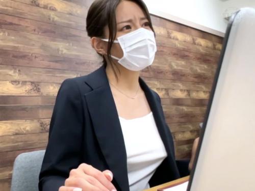 『ロケットおっぱい働くママ』早くブラジャー着けてないの。お客と平気で生しちまう不倫上等妻が脚コキご奉仕wwwwww