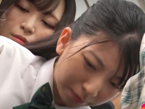 ［百合チカン／辱め制服JK］お姉さまパンツ染みちゃう。タチ役美女が電車内で身を捩る乙女をペットにするエロ動画wwwwww