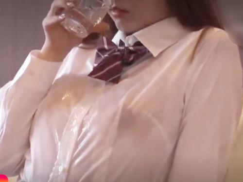 ［三上悠亜/おっぱ誘惑…彼女妹］お兄ちゃん…乳首コリコリ触って。ハリ初軍お乳を魅せつけるアイドルが騎乗位で喰っちまうぜwwwww