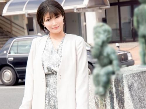 ［ドM新妻/初撮り。企画］痛いぃぃもっとお尻叩いて。清楚フェイスが信じられない変態お膣で不倫棒を羽交い絞め、エロ動画wwww