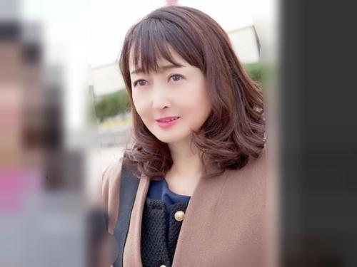 ［五〇路セレブ/ナンパ］そこぉバック…強く突いて。お久し交尾の美麗ママがポッチャリお腹を揺らして他人棒を咥え込むぜwwwwww