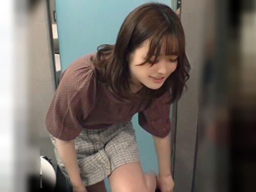 ［隠し撮り流出/新人…デリ嬢］お願いゴムましで挿れて。本番禁止を無視したプリケツ乙女が騎乗位でお腰振り倒す、エロ動画WWWWW