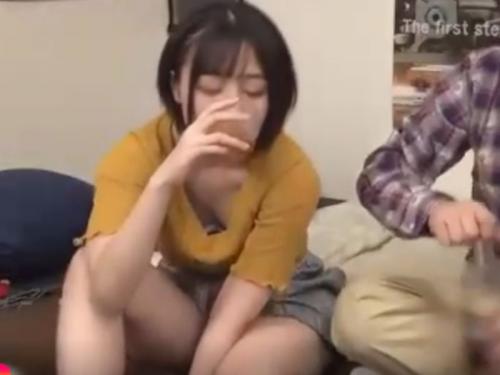 〔酒好きJD/中出し遊び〕早くぅお膣~お顔ブッカケて。アルコールで性欲マックスのヤリサーが友人に孕ませさせるエロ動画wwwwww