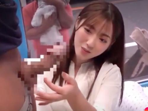 ［マジックミラー号/中出しエロ動画~子持ち母親］立派なのフェラしたい。睾丸マッサージした主婦が種付け浮気に没頭、エロ動画wwwwwwww