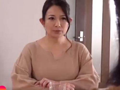 ［中出し~近親性交ドラマ］僕ちゃん…お膣に射精して。バツイチ奥様が恋人が出来た息子を狂った母性で合体・一色桃子wwwww