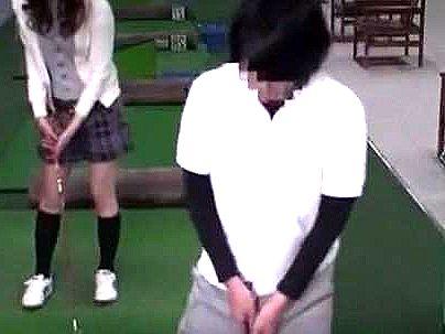 ＜ゴルフ練習場＞「私が教えますね…♡！」若い男の子を見つけて声を掛ける美人お姉さん！いろんな事教えちゃうぞ！