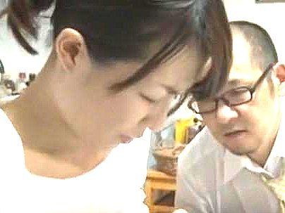 ≪人妻≫【もうやめて…助けて…】仕事場の後輩の巨乳人妻！旦那の先輩に寝取られ浮気不倫行為に(無料エロ動画)