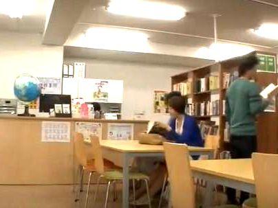 ＜図書館！＞「やめて…ください…」巨乳おっぱい美人お姉さん！図書館で痴漢行為で寝取られセックス(無料エロ動画)