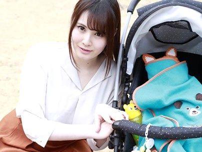 ＜マジックミラー号＞「子持ちのママ、ゲッツ！！」デカチンでなやむ男性！素股奉仕で勿論挿入シチャウゾ(無料エロ動画)