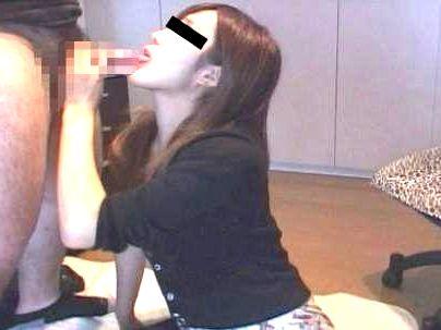 ＜素人娘＞「コレなめちやう…♡！」センズリ鑑賞でシロウト女子が興奮！ぺっろっとフェラシテクレチャウゾ(無料エロ動画)
