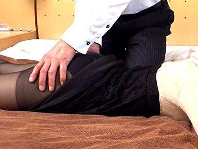 ＜若妻ナンパ！＞「え？これもマッサージですか？」美乳パイ乙ボイン黒パンスト人妻！エロマッサで挿入されとる(アダルト動画)