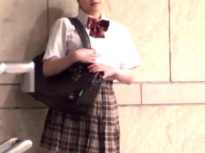 ＜初イキ体験！＞「え？私ですか？」クッソ可愛い制服女子ゲッツ！土下座して交尾できたぞ(アダルト動画)