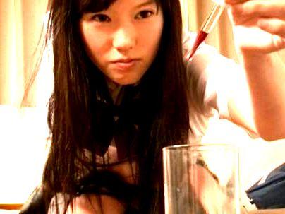 ＜同級生の女子＞「これ使ってみる？！」通販で買ってきた媚薬！効き目抜群でキメセクふぁっくシチャウゾ(無料エロ動画)