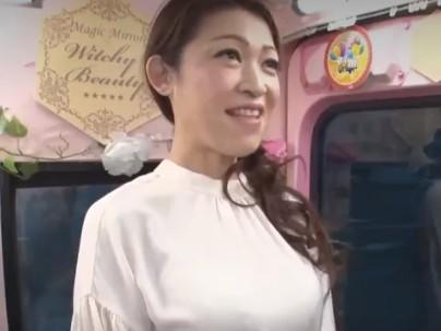 ＜マジックミラー便！＞「久しぶりなの…♡」清楚系美魔女オバサン！MM便でエチエチしちゃう(アダルト動画)