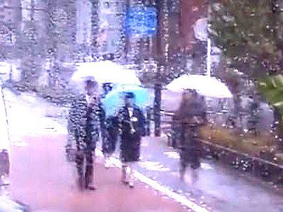 ＜マジックミラー号＞「雨凄いなｗ！」職場の同僚とMM号の中で2人っきり！エロ企画でやっちゃうぞ(無料エロ動画)
