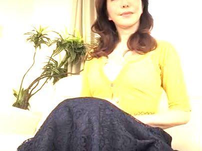 ＜素人熟女妻＞「おばさん、エッロｗW！」めちゃくちゃ色気ムンムン美人奥さん！童貞筆下ろしシチャウゾ(無料エロ動画)