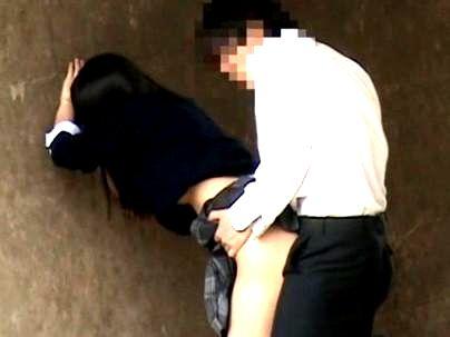＜青姦！＞「もっと入れて・・」野外で興奮しちゃうぞ！学生がお外でセックス楽しんじゃう！(無料エロ動画)
