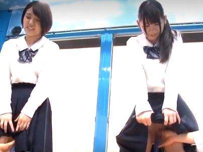 ＜マジックミラー号＞「コレダメです…！」真面目そうな清楚系制服女子！MM号でマンコの中を洗浄されてっゾ(アダルト動画)