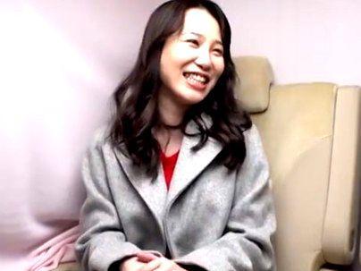 ＜素人妻ナンパ＞「恥ずかしいよ…♡！」性欲高めのセレブ奥さん！口説かれて余裕で浮氣不倫エチエチシチャウゾ(アダルト動画)