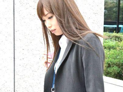 ＜素人ナンパ！＞「色気半端ないってｗ！」クッソ色気半端ない美女OL！個室でAV鑑賞してエチエチすっぞ(無料エロ動画)
