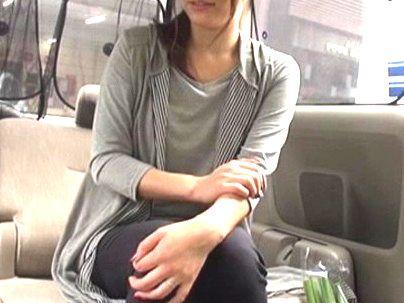 ＜買い物途中に？？＞「まじか？この奥さん！！」超絶美形スレンダー人妻ゲッツ！さっそくAVデビューさせちゃうぞ！
