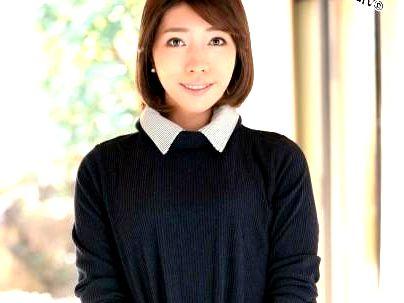 ＜初撮り人妻＞「上品ｗＷ！」色気ヤッバｗＷ美人奥さん！他人棒で浮氣セックス種付け膣内発射中出しに(アダルト動画)
