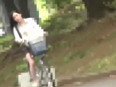 ＜美女人妻！＞「チリン、チリン！」ママチャリ奥さん！ゲッツ！他人棒で浮気すっぞ(無料エロ動画)