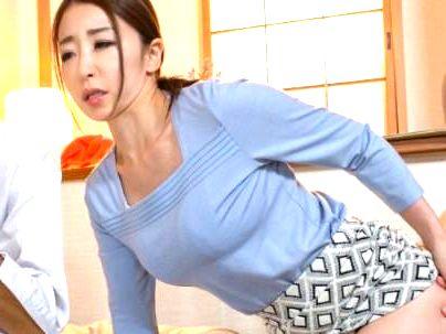 ＜友人の母親＞「2人だけの秘密…♡！」上品な感じの美人ママの友達！強引にエロ行為したった(無料エロ動画)
