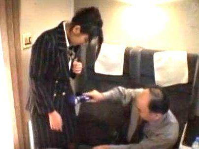＜お客は神様だろ！＞「ちょ？困ります……！」この動画でみるみる出張が好きになるぞ！グ○ーンアテンダントに抜かせちゃう！
