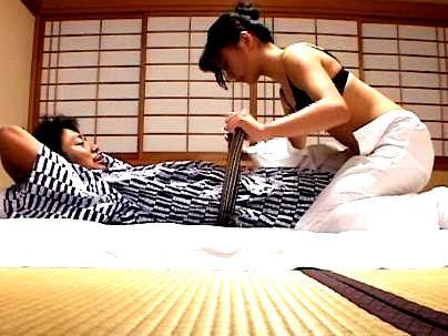 ＜マッサージ！＞「これ欲しいの…♡」スレンダー貧乳おっぱい熟女おばさん！温泉旅館で盗撮ハメ撮りセックス(エロタレ)