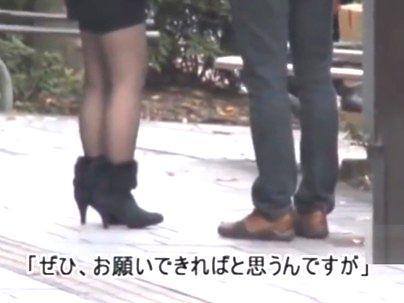 ＜人妻ナンパ！＞「ぜひお願いします…♡」路上でゲッツしたババア！車でマンコ見せとるけど旦那裏切りかｗ！！