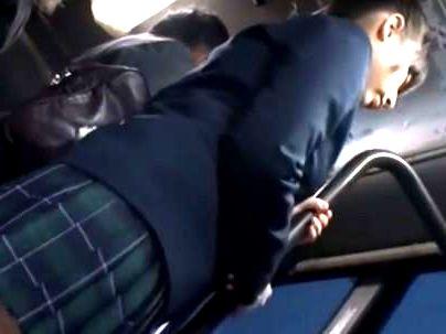 ＜満員バス＞「え？ヤメテクダサイ…！」清楚系可愛い制服女子！乳揉み痴漢でヤラレマクリに(アダルト動画)