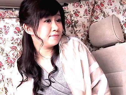 ＜人妻ナンパ！＞「ン…ブスかな？」目をパチパチするオバサン熟女！なし崩し的エロ行為持ち込まれるゾ(無料エロ動画)