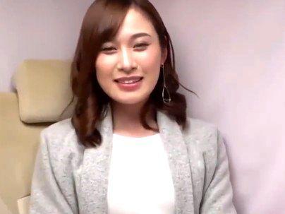 ＜快楽堕ち！＞「結構・・・いい女だぞｗ！」上品な感じの美人奥さん！ナンパされて浮氣交尾シチャウゾ(無料エロ動画)